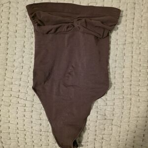 SKIMS Brown Seamless Sculpt Shapewear Thong Bodysuit - Cocoa - Size Medium